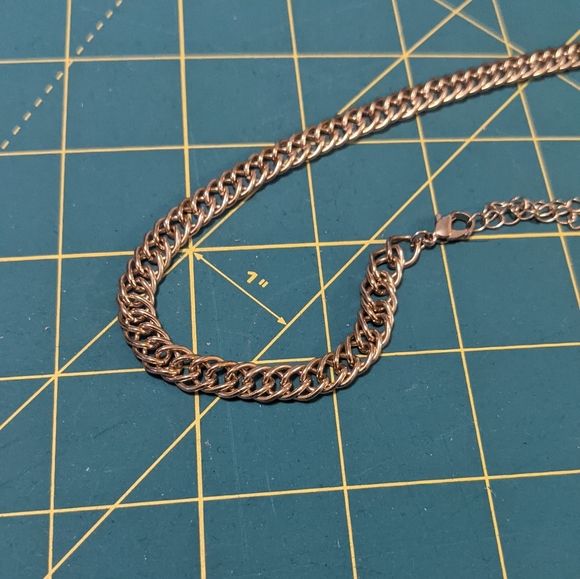Dynamite long gold tone chain - unisex - Picture 4 of 14